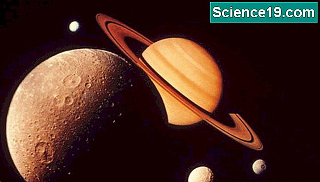 Saturno tem 62 luas ou satélites.