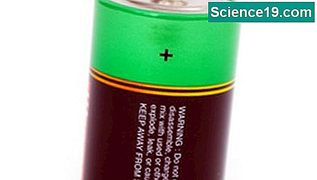 Utilisez une batterie pour créer un électro-aimant.