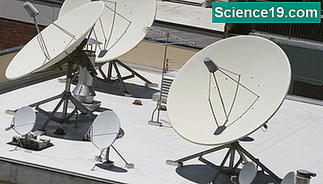 Du kan bygge et enkelt radioteleskop fra en parabol og en satellitt signalstyrke meter.