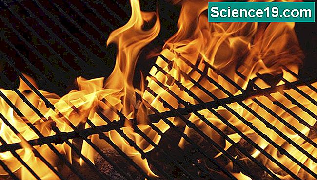 Lange bevor Gas und Elektrizität erfunden wurden, waren die Menschen abhängig von Feuer für Licht und Wärme.