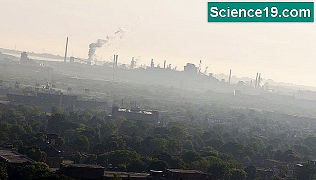Fossile brændstofemissioner forurener luften, jorden og vandet